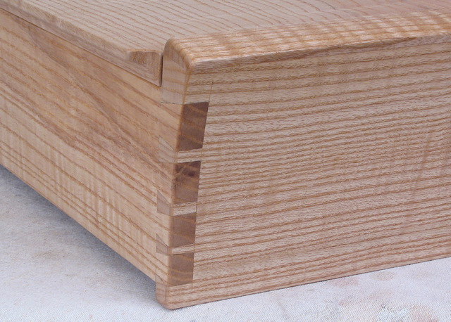 Right Front Dovetail Detail